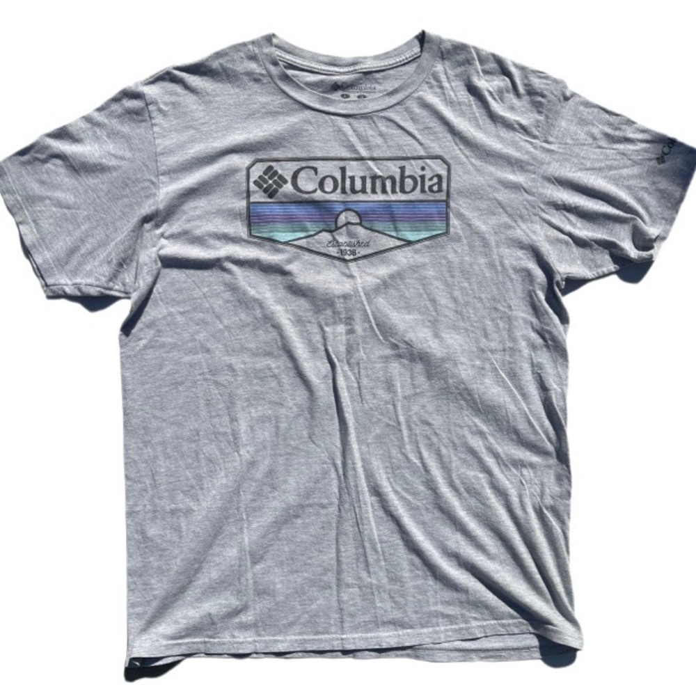 Columbia size large grey and blue graphic short sleeve t shirt